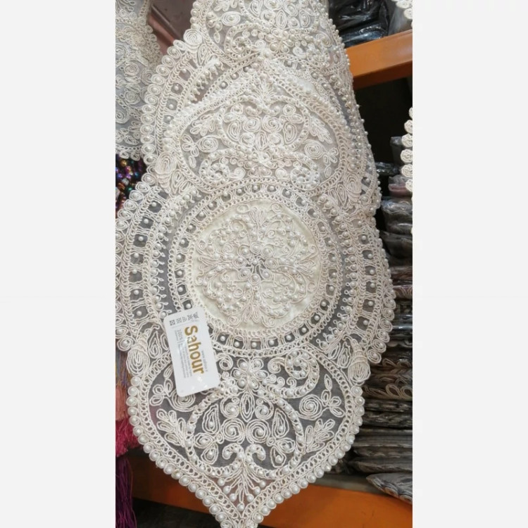 رومیزی سه تیکه رنگ سفید جنس دانتل