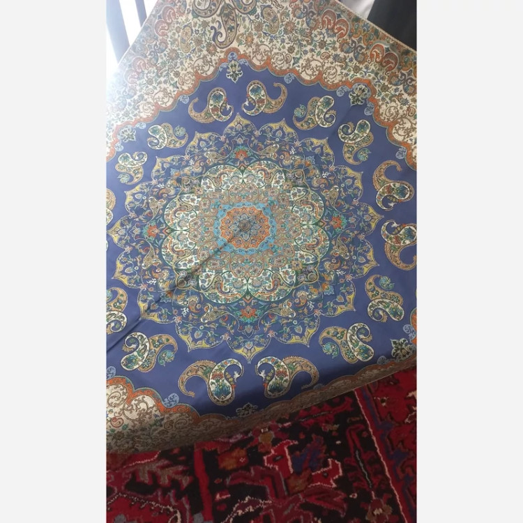 رومیزی پارچه ای ترمه جنس ابریشم دارای آستر و طرحی زیبا و خاص