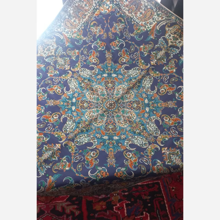 رومیزی پارچه ای ترمه یزد آستردار رنگ زمینه سرمه ای جنس ابریشم