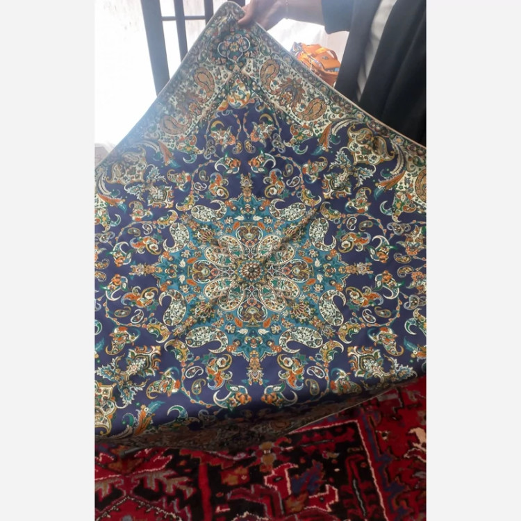 رومیزی پارچه ای ترمه یزد آستردار رنگ زمینه سرمه ای جنس ابریشم