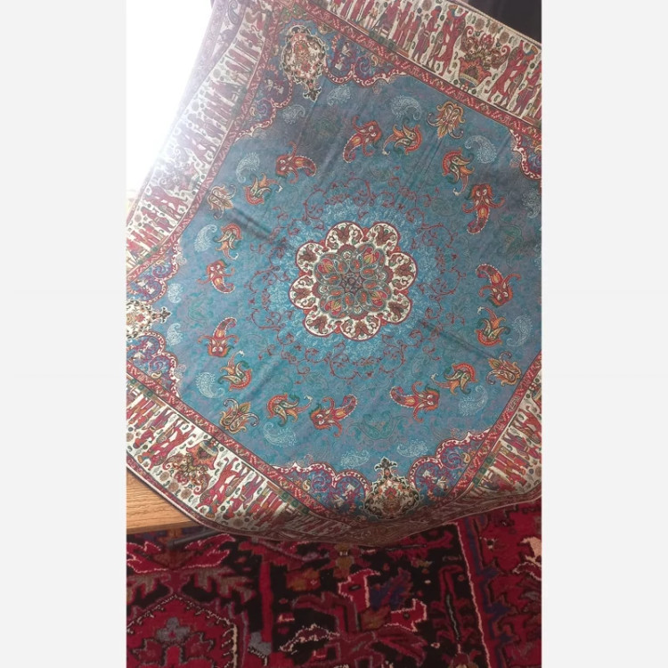 رومیزی پارچه ای ترمه یزد و آستردار رنگ فیروه ای جنس ابریشم با نقشی دلربا