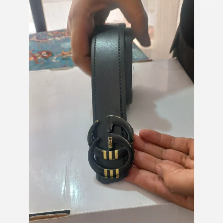 کمربند چرم مصنوعی با سگک طرح گوجه ای رنگ مشکی