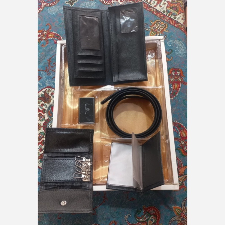 ست پنج تیکه کیف پول، جا کارتی ، جا کلیدی ، کمربند جنس چرم مصنوعی مشکی رنگ