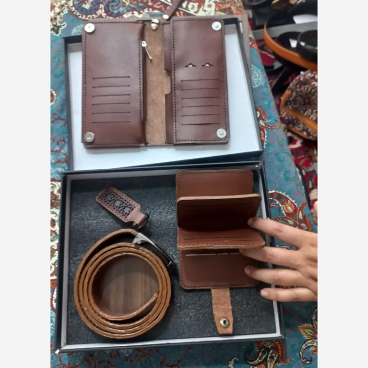 ست باکس کیف پول ، کمربند، جا کارتی و جا کلیدی جنس چرم گاوی