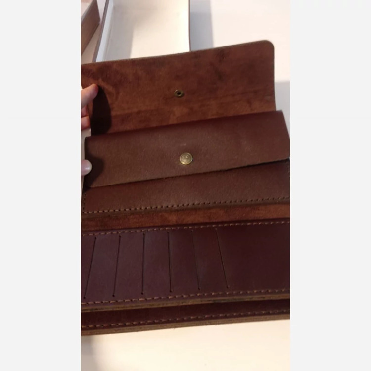 کیف پول جنس چرم طبیعی گاوی مناسب خاص پسندان رنگ قهوه ای