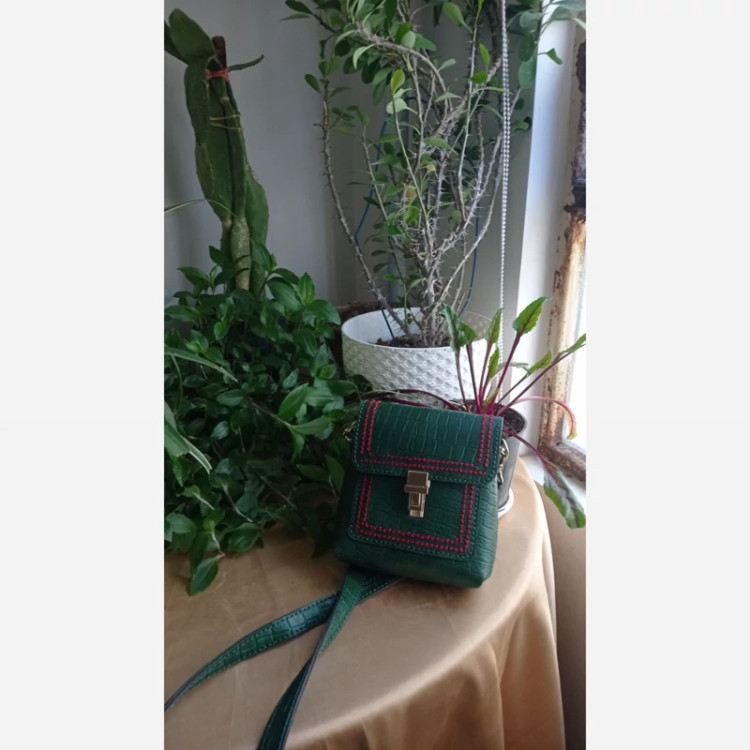 کیف دوشی دست دوز دور دوخت چرم طبیعی بزی رنگ سبز