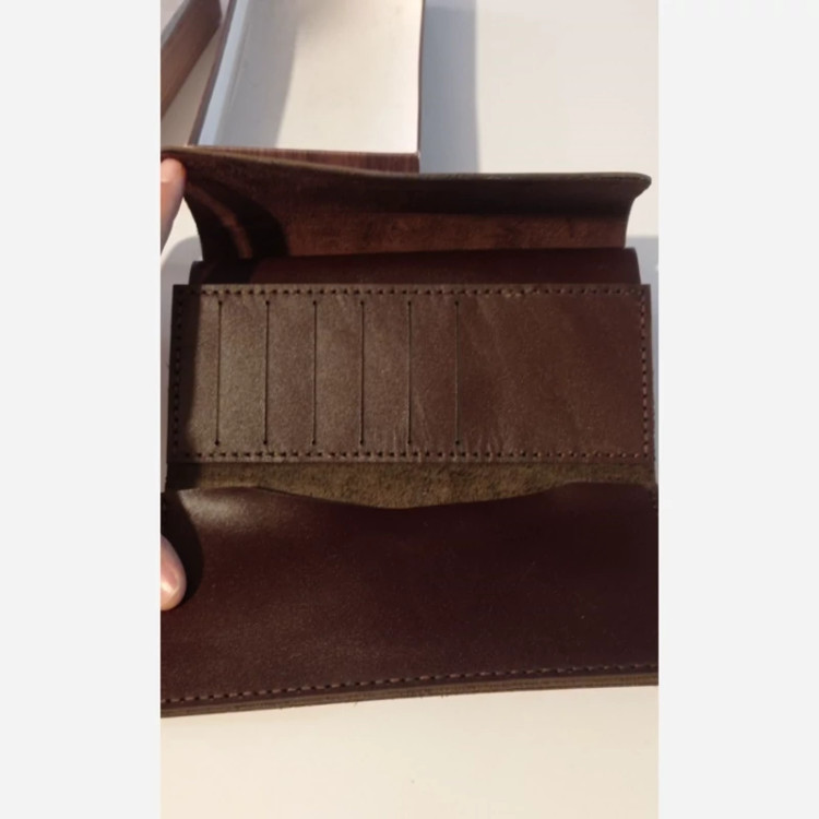 کیف پول جنس چرم طبیعی گاوی مناسب خاص پسندان رنگ قهوه ای