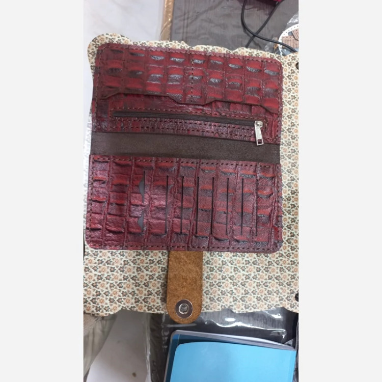 کیف پول جنس چرم گاوی طبیعی 2 لت زنانه دکمه دار رنگ شرابی