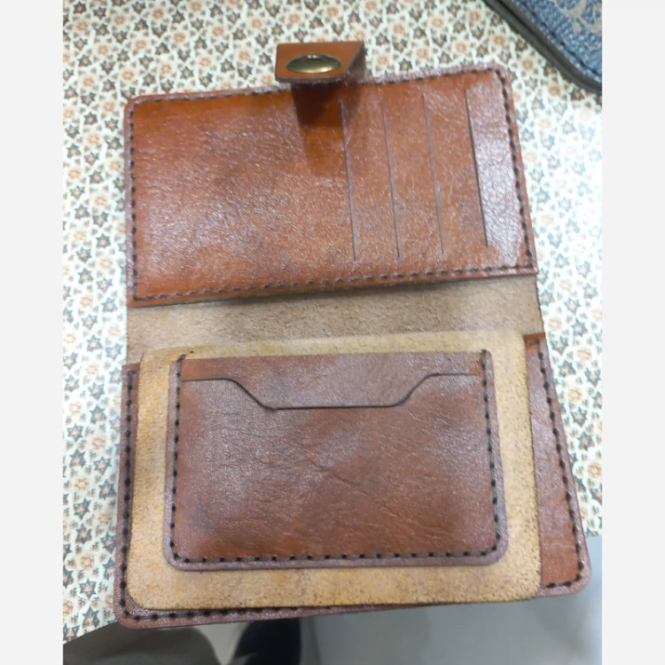 کیف پول عسلی رنگ دارای دارای جای کارت چرم گاوی طبیعی