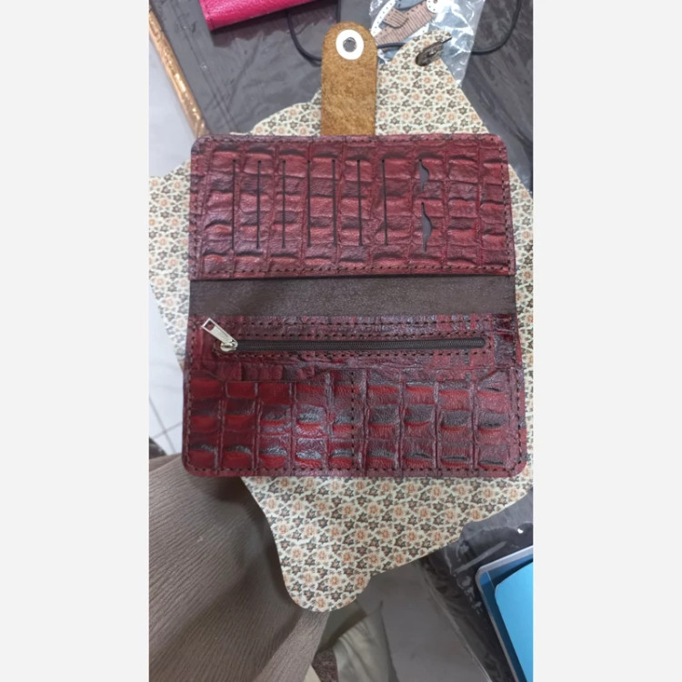 کیف پول جنس چرم گاوی طبیعی 2 لت زنانه دکمه دار رنگ شرابی