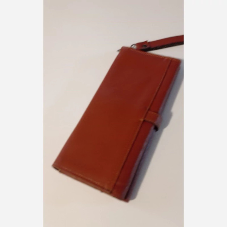 کیف پول دستی مردانه دکمه آهنربایی جادار زیبا جنس چرم گاوی طبیعی رنگ عسلی سه لت