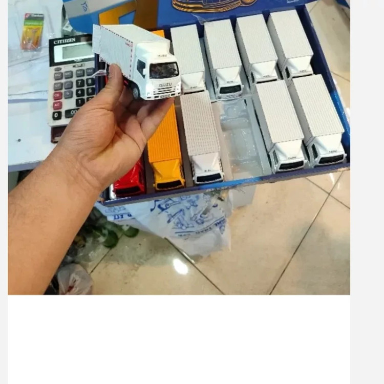اسباب بازی ماشین فلزی ایسوز