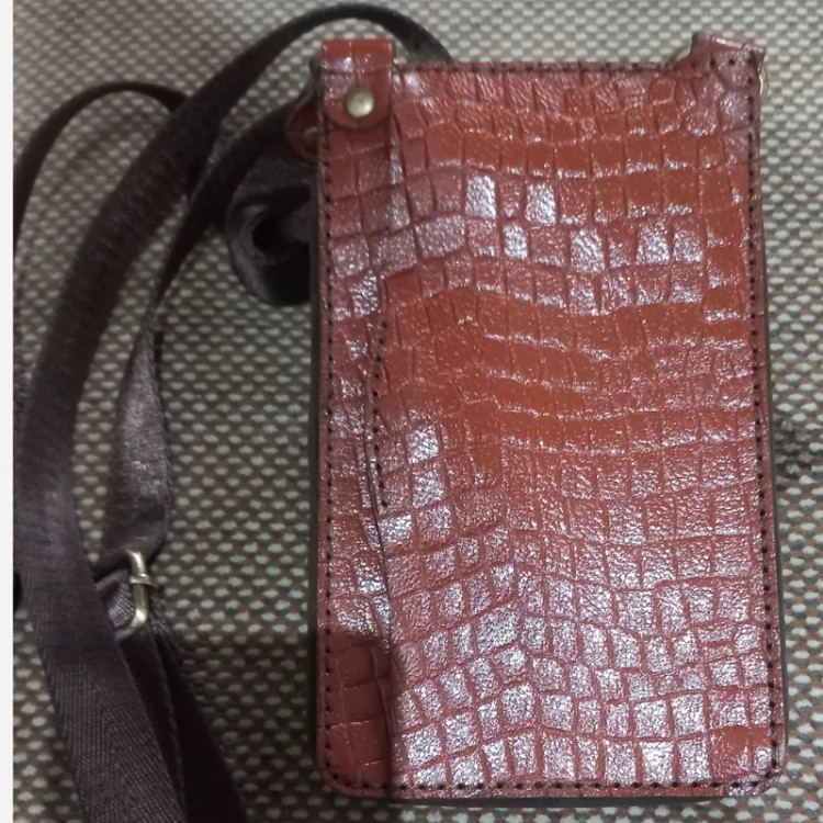 کیف دوشی چرم گاوی طبیعی طرح کروکودیل رنگ عسلی زیبا و جادار
