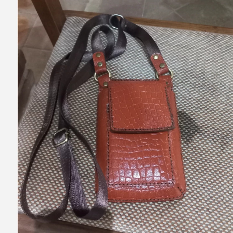 کیف دوشی چرم گاوی طبیعی طرح کروکودیل رنگ عسلی زیبا و جادار