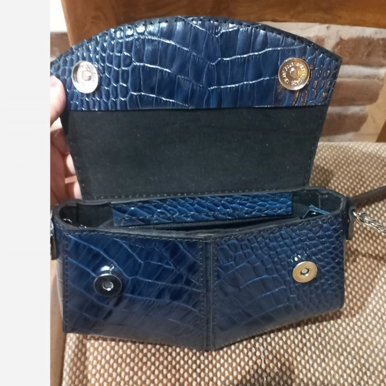 کیف دوشی چرم طبیعی گاوی رنگ سرمه ای خوش رنگ بسته یک عددی