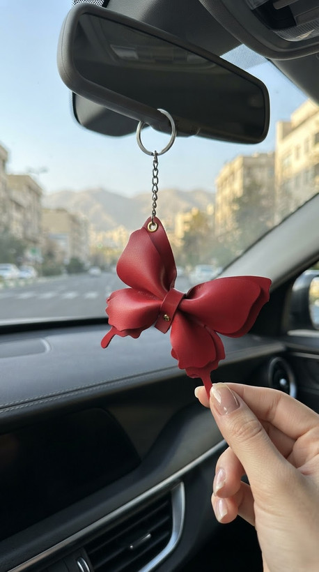 آویزی کیف یا جا کلیدی جنس چرم گاوی طبیعی طرح پروانه
